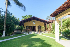 Casa com piscina aquecida a 100m da praia Maresias